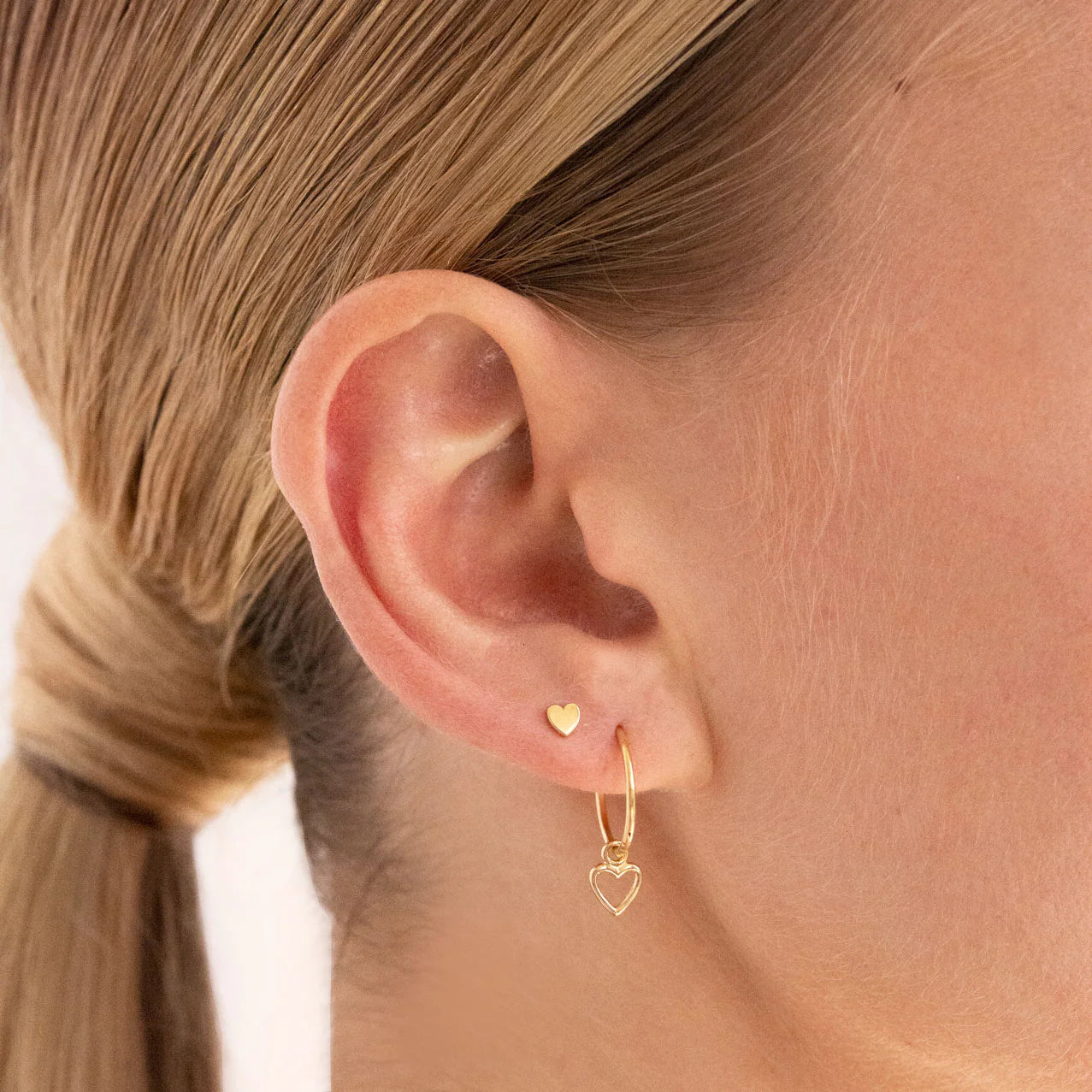 LINDA TAHIJA Micro Heart Stud GOLD