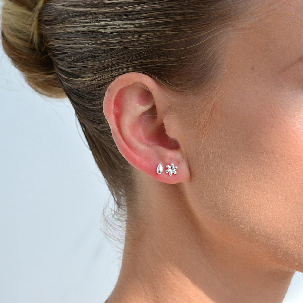 LINDA Petal Stud SILVER