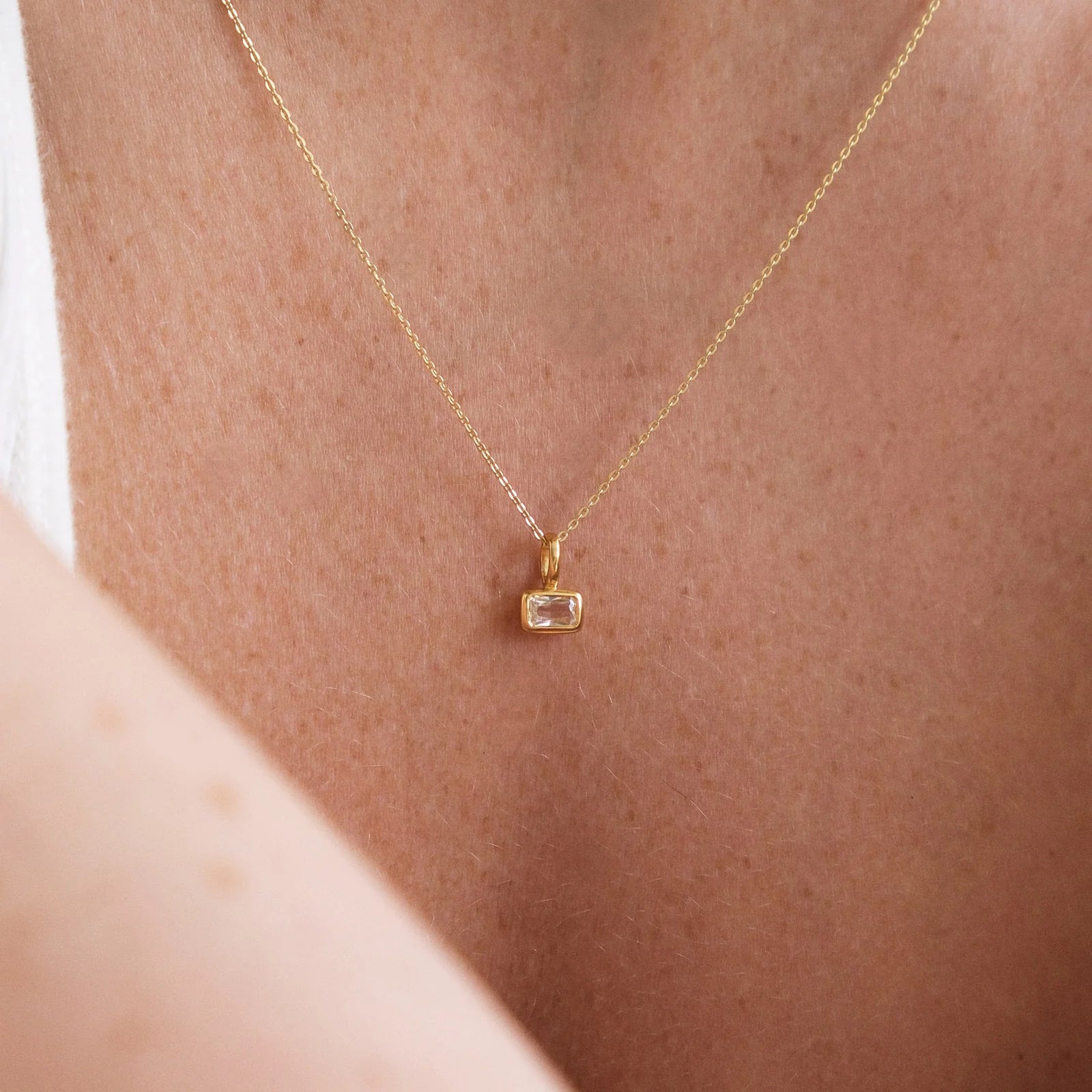 LINDA TAHIJA Calibri Necklace White Sapphire GOLD