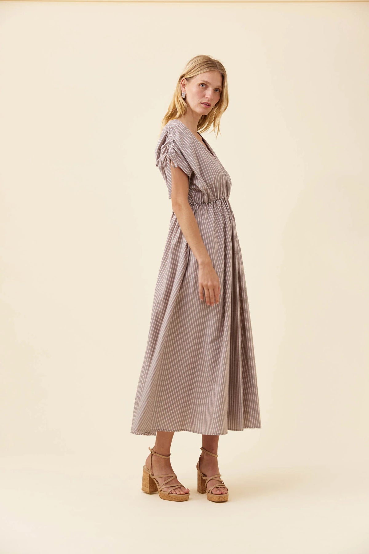 EB & IVE Lyndell Tie Maxi Dress TAUPE