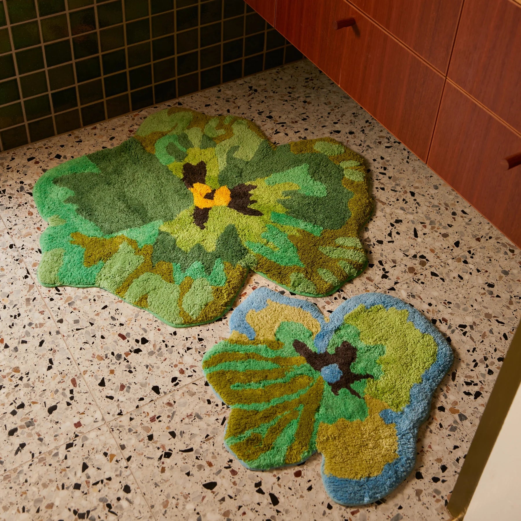 B&N Large Bath Mat PANSY GREEN