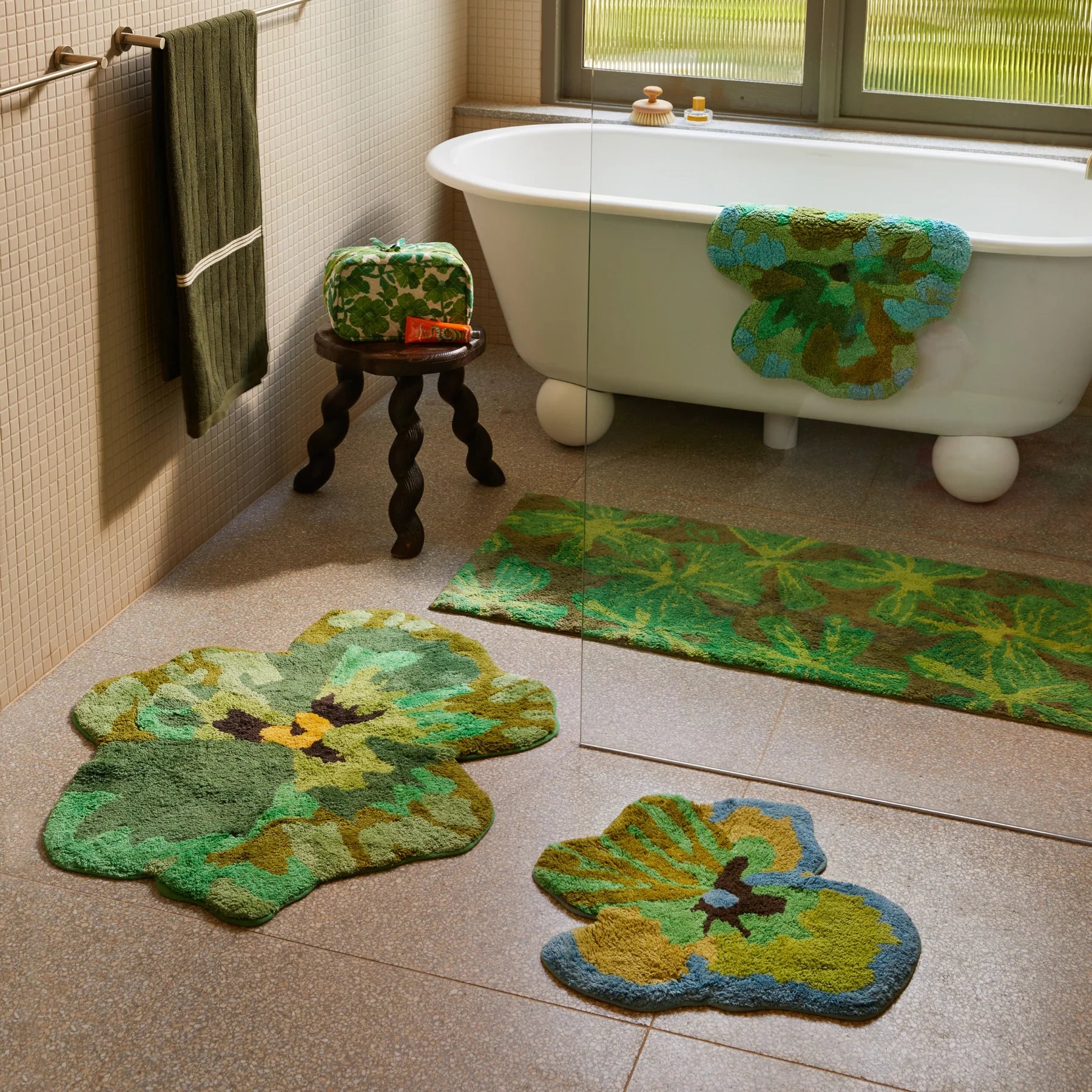 B&N Large Bath Mat PANSY GREEN