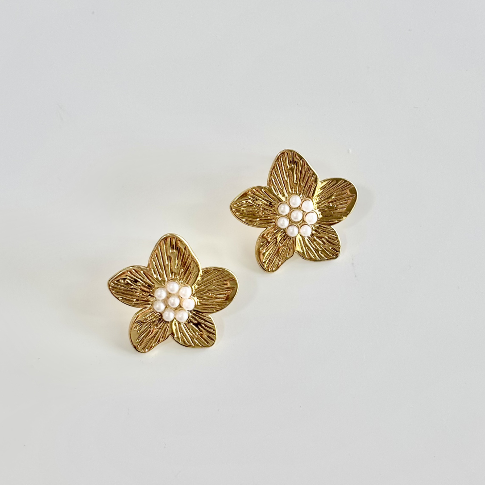 HEI TAI Flower Earring Pearl Centre