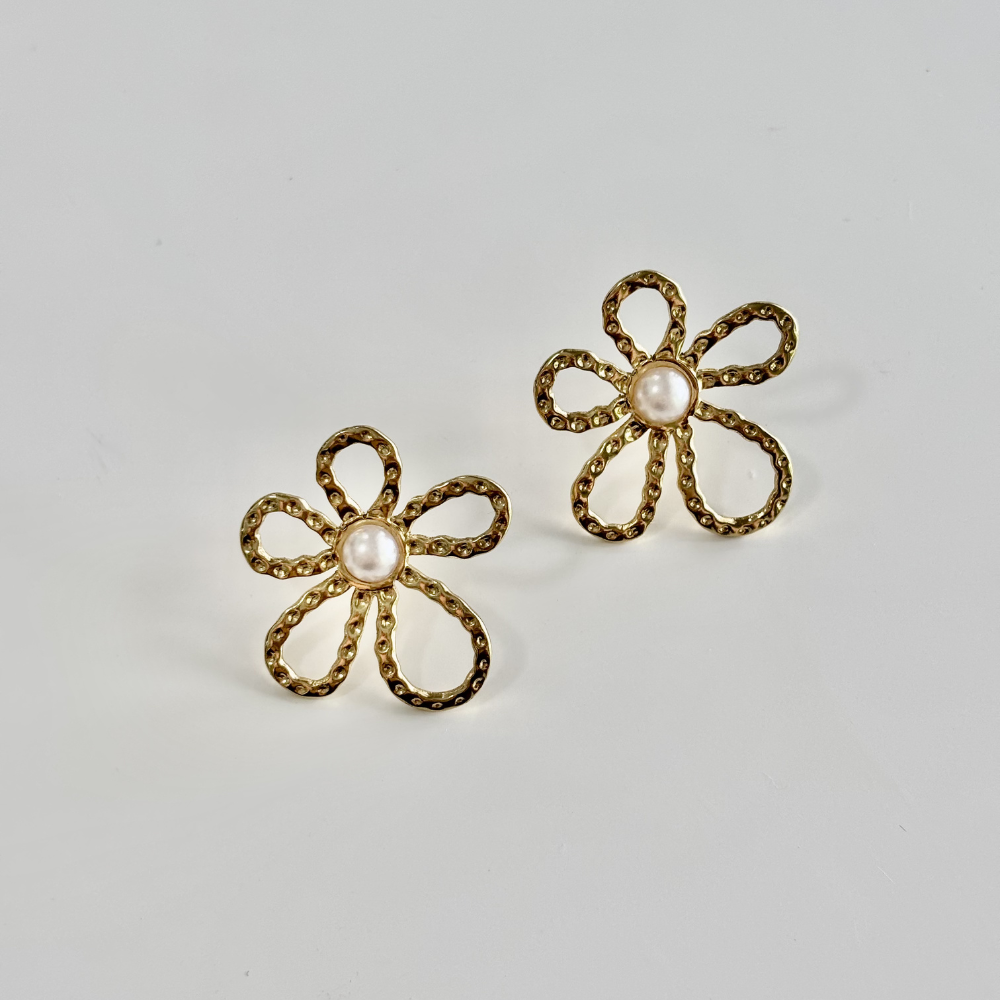 HEI TAI Open Flower Earring Pearl Centre