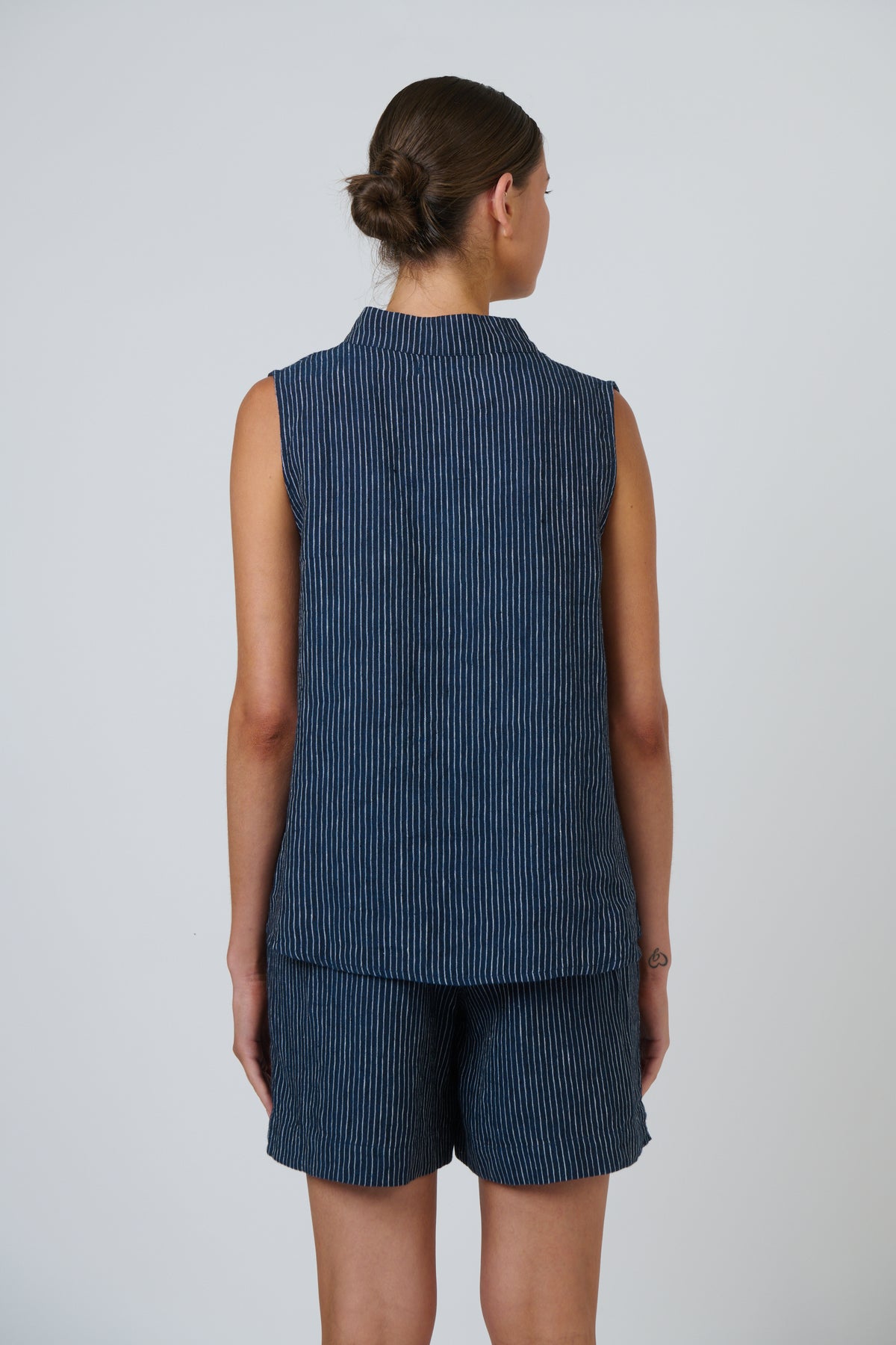 OLIVE ET JULIE Sleeveless Linen Top STREAMLINED
