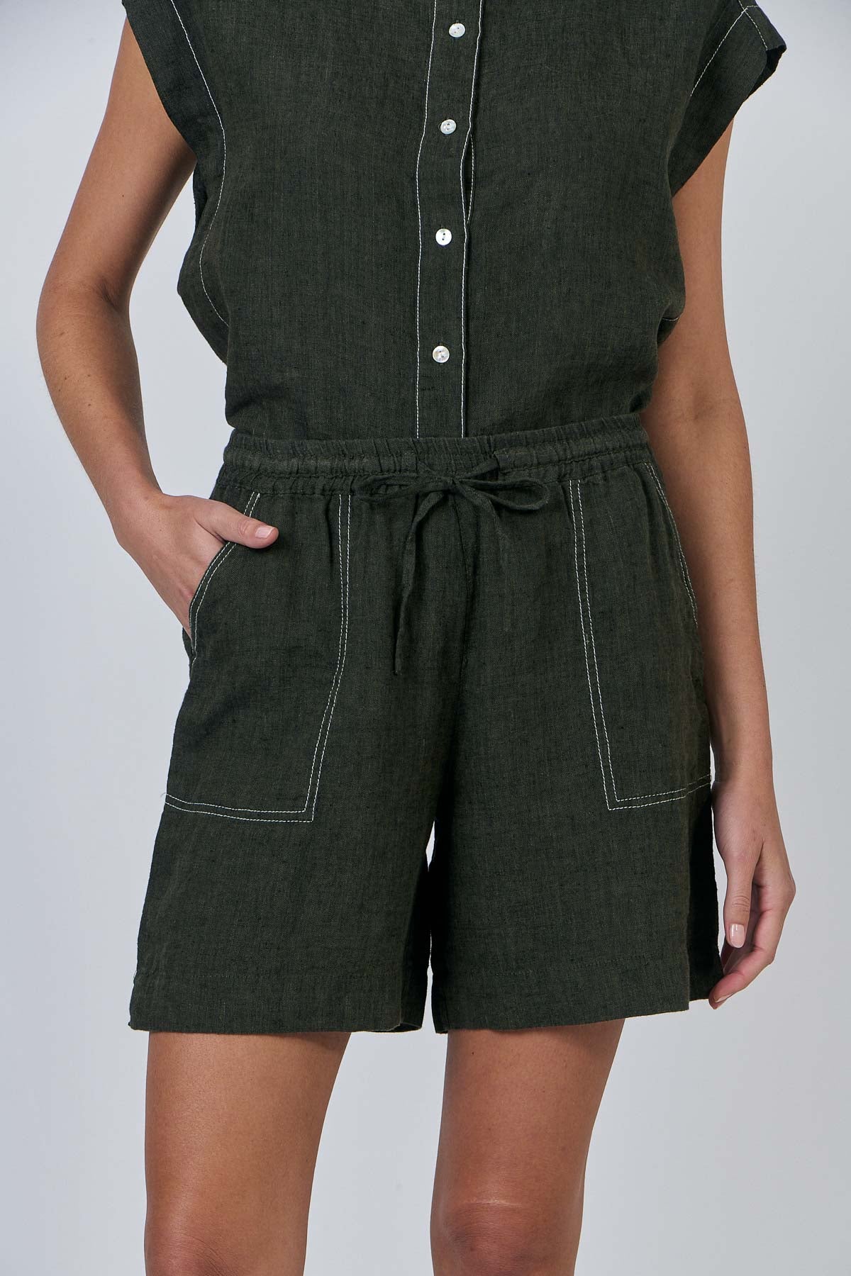 OLIVE ET JULIE Linen Short LICORICE