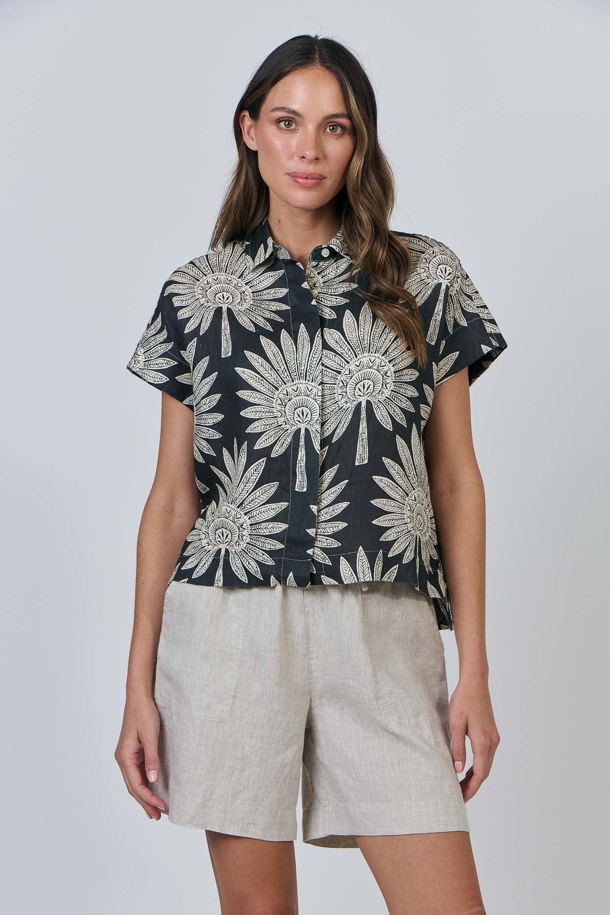 OLIVE ET JULIE Linen Button Top BLACK PALM