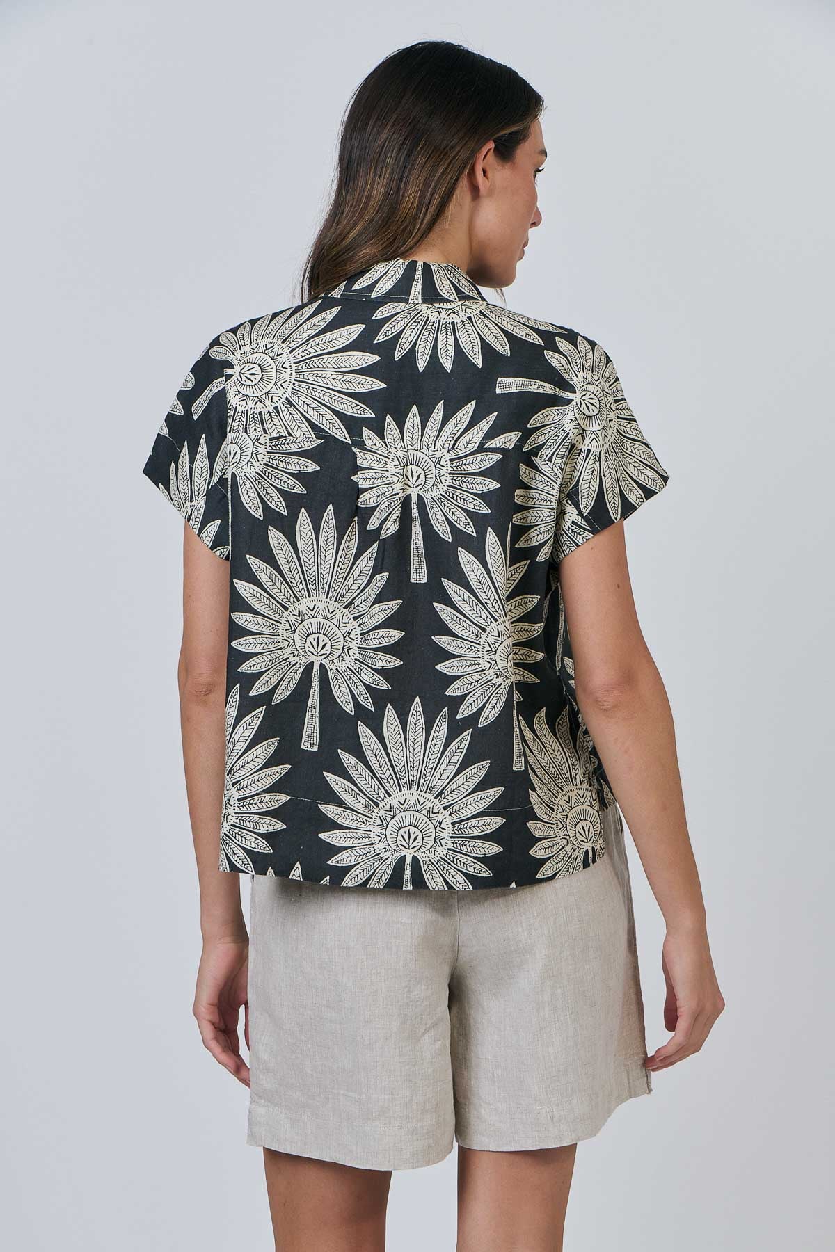 OLIVE ET JULIE Linen Button Top BLACK PALM
