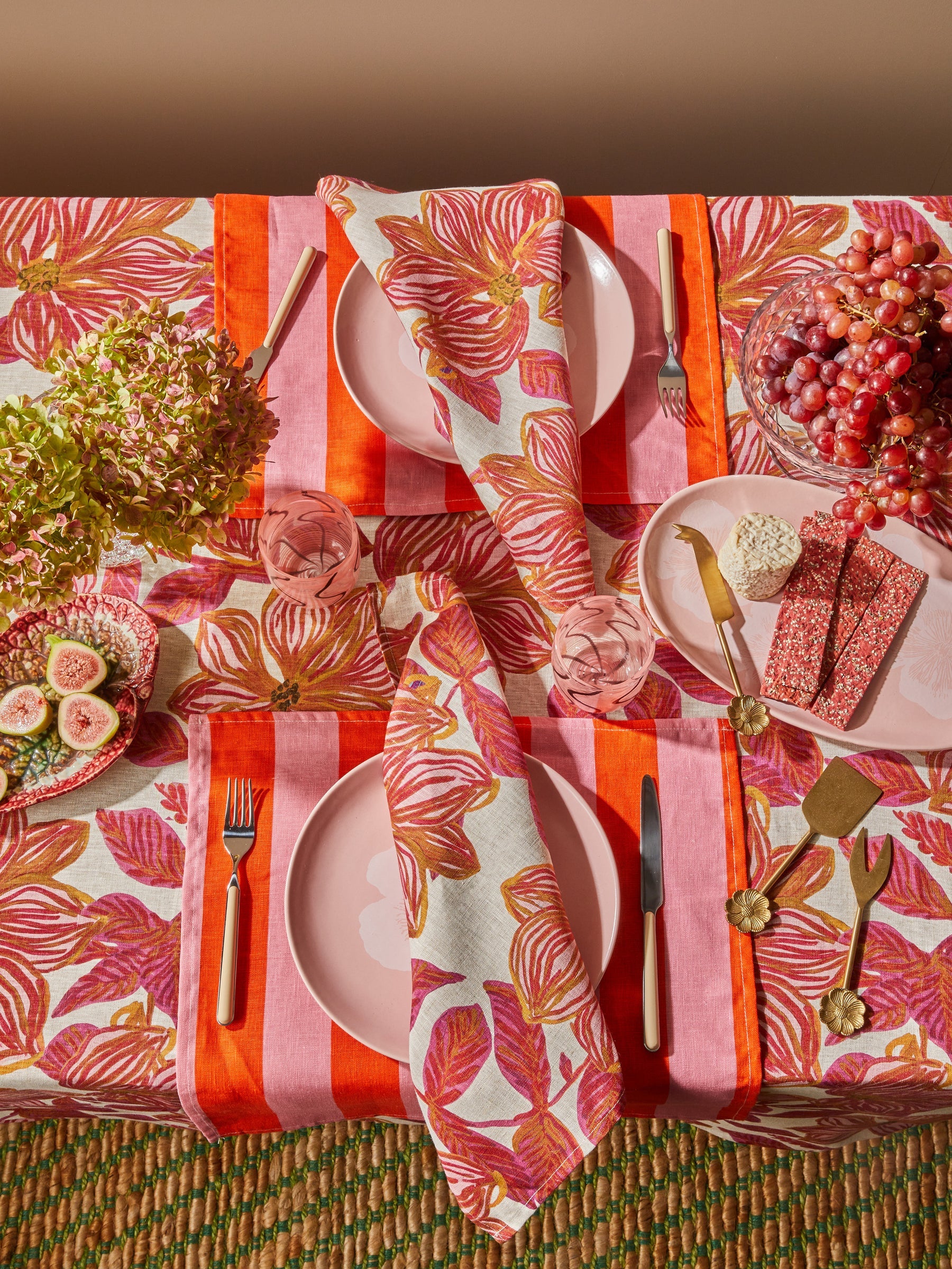 Bonnie and Neil Jardin Pink Plate