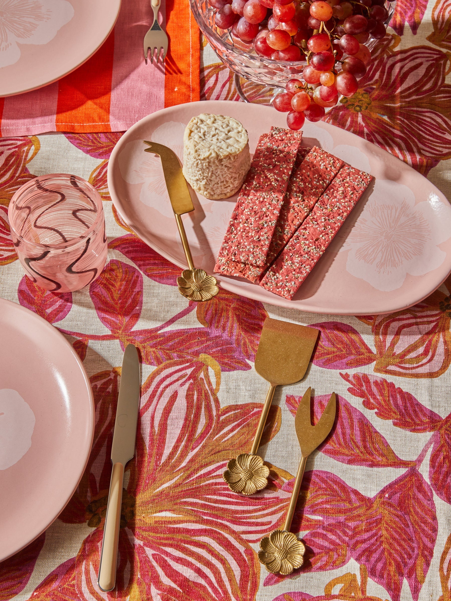 Bonnie and Neil Jardin Pink Oval Plate
