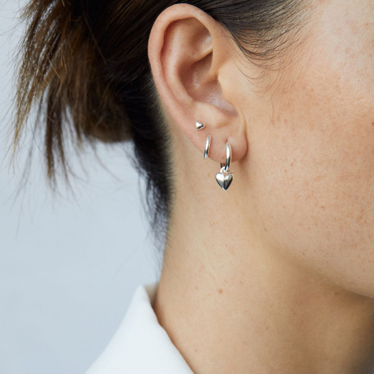 LINDA Amore Classic Huggie Earrings SILVER