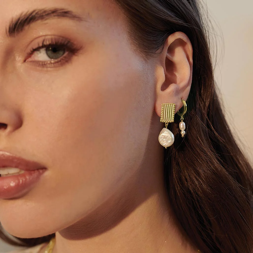 MURKANI Aphrodite Goddess Small Pearl Earrings GOLD