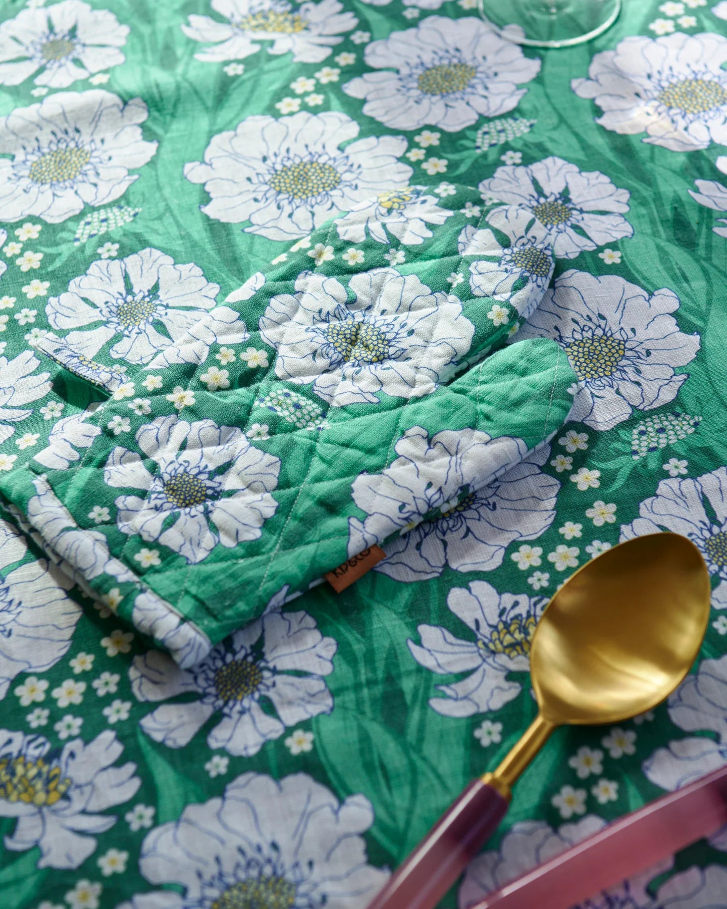 KIP & CO Oven Mitt TUMBLING FLOWERS GREEN