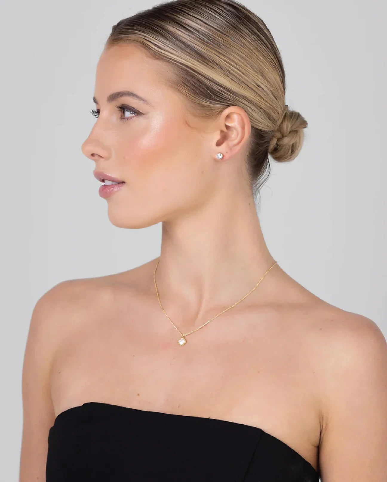 LIBERTE Reign Necklace GOLD MOP (1)