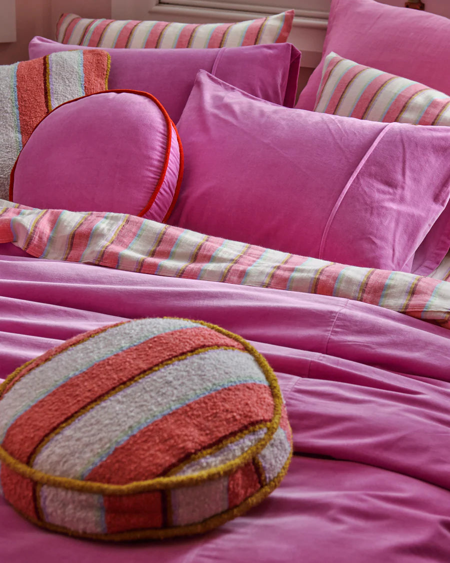 KIP & CO Velvet Pea Cushion PINK AMBITION