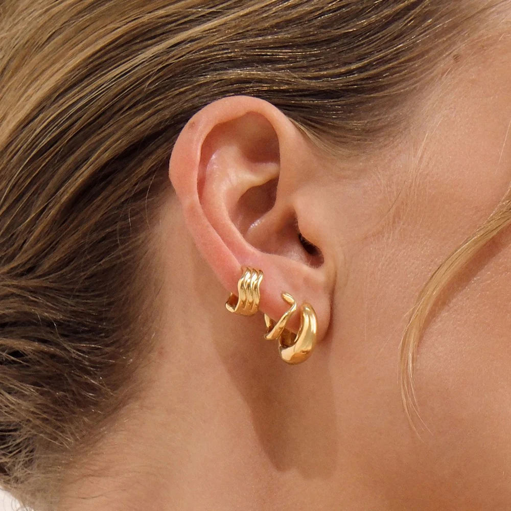 LINDA Ripple Huggie Earrings GOLD