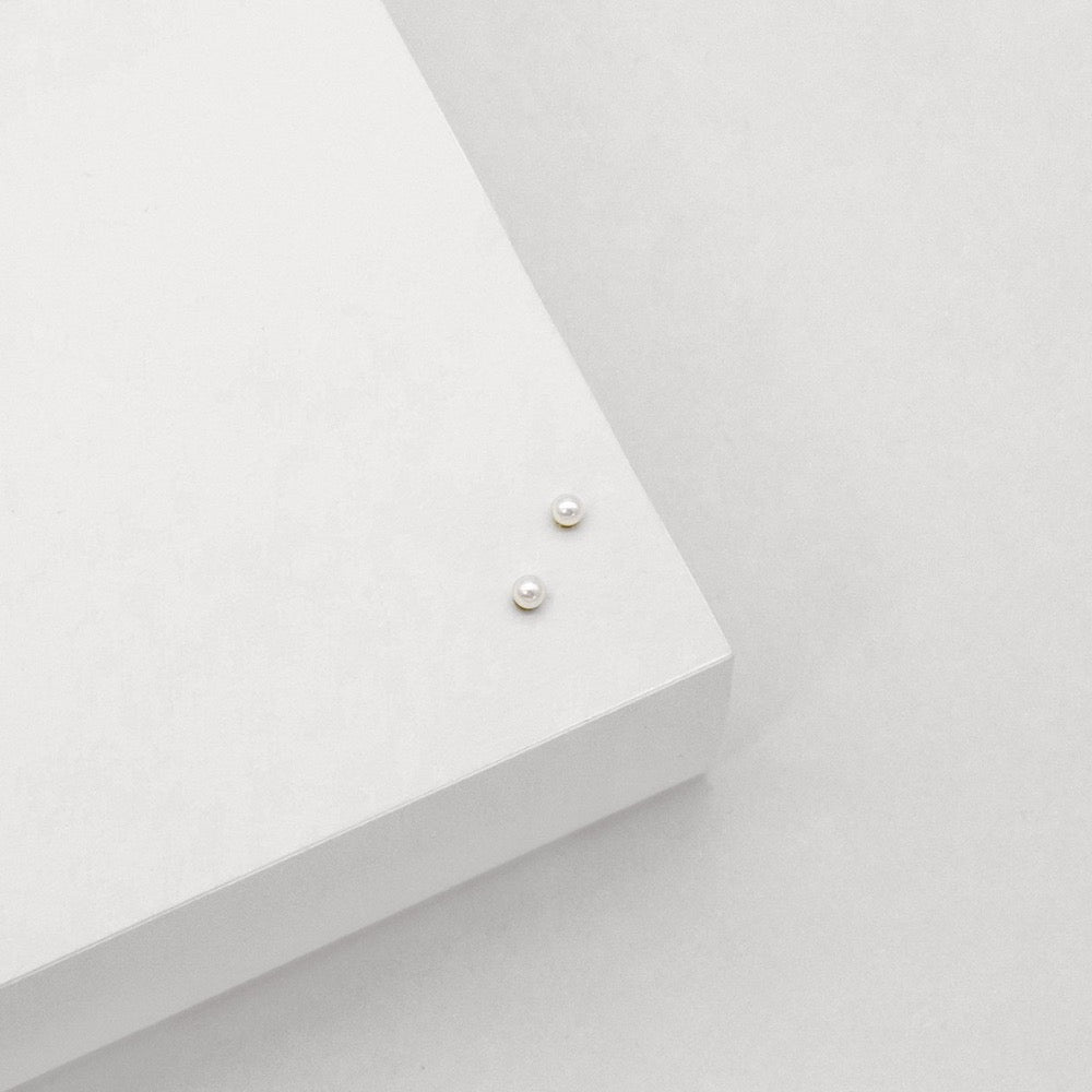 LINDA TAHIJA Freshwater Pearl Stud 3mm GOLD