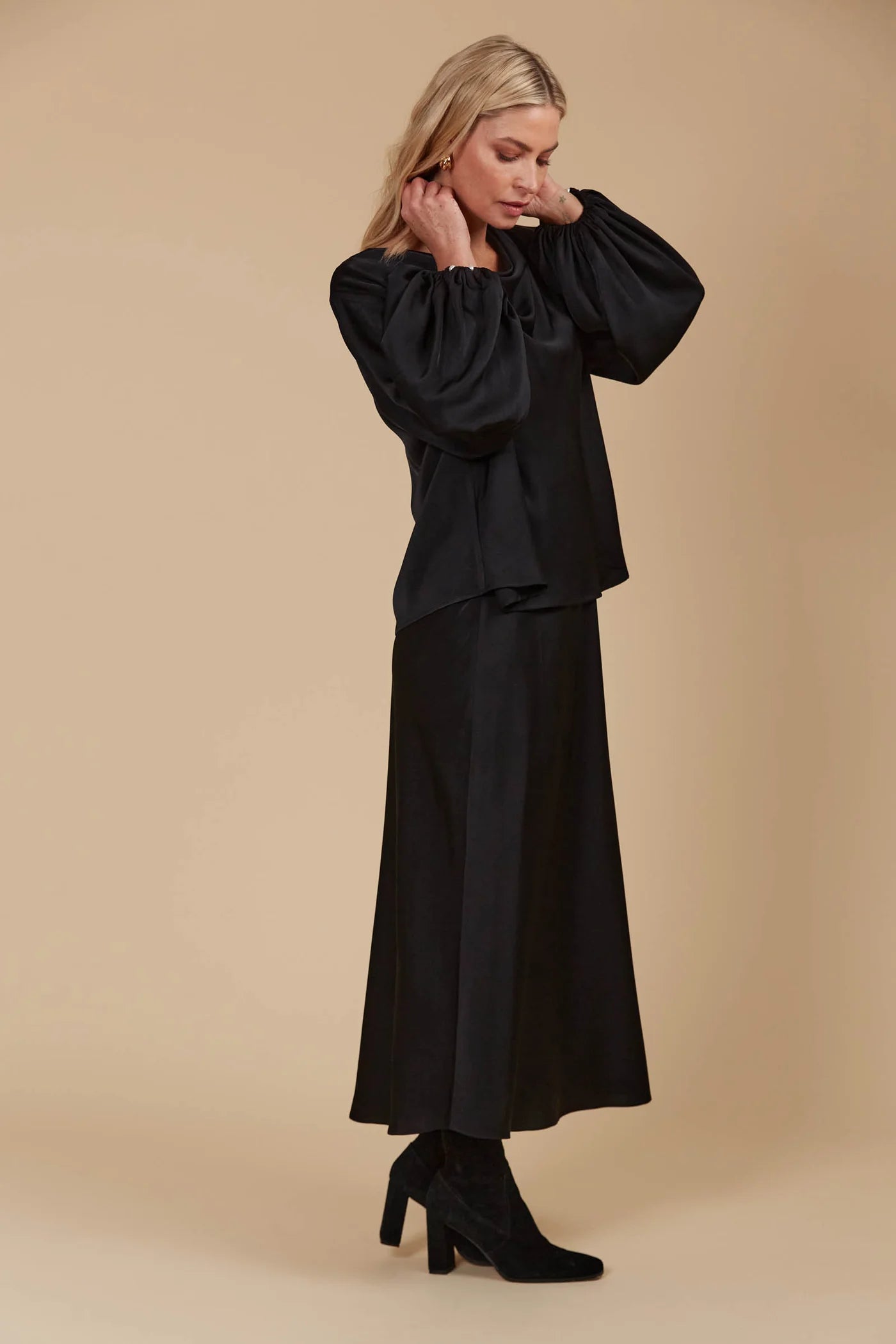 ISLE Maia Cowl Top ONYX