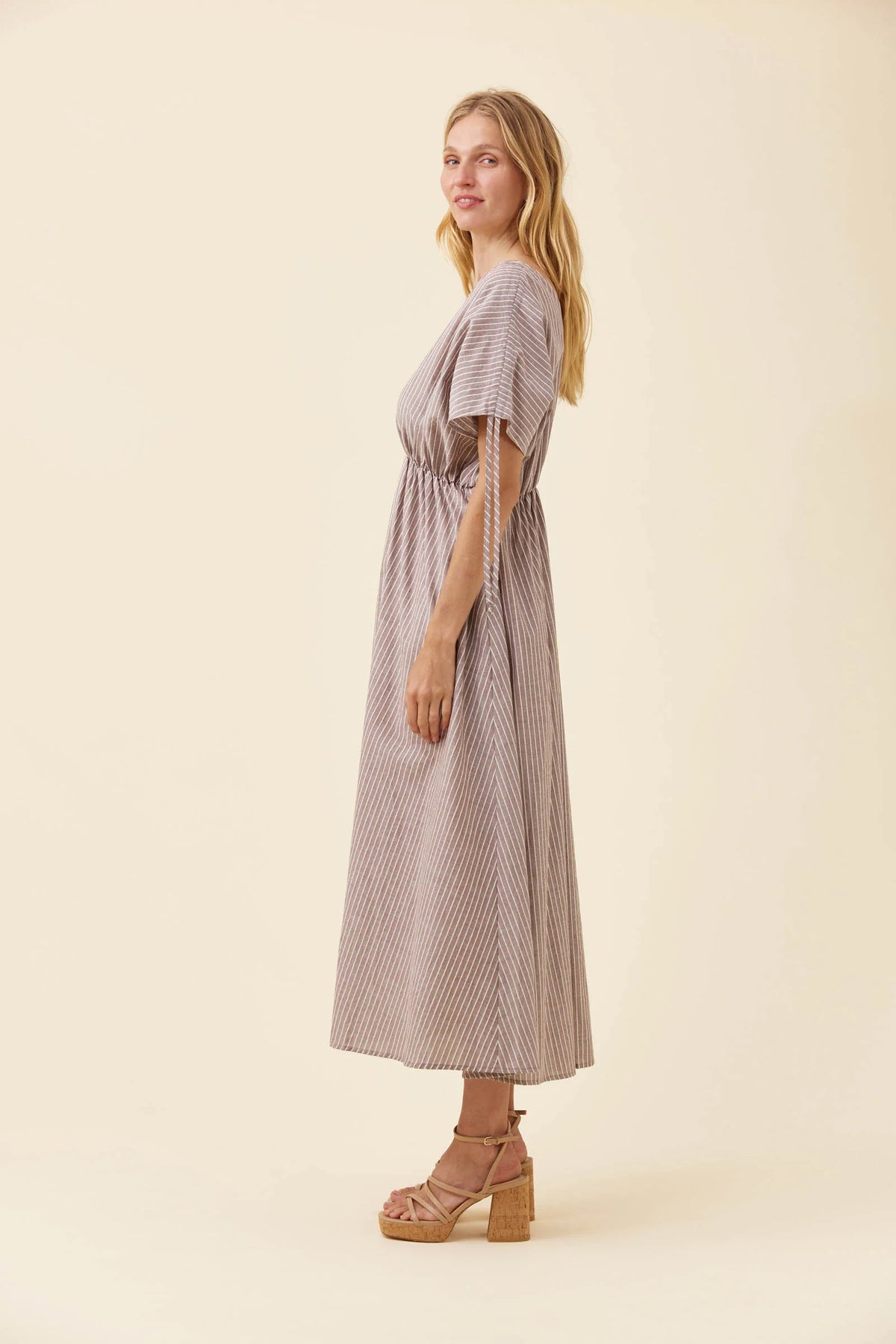 EB & IVE Lyndell Tie Maxi Dress TAUPE