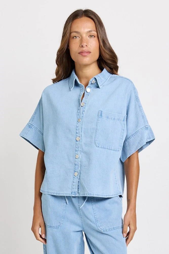 BETTY BASICS Dawn Denim Shirt MEDIUM WASH