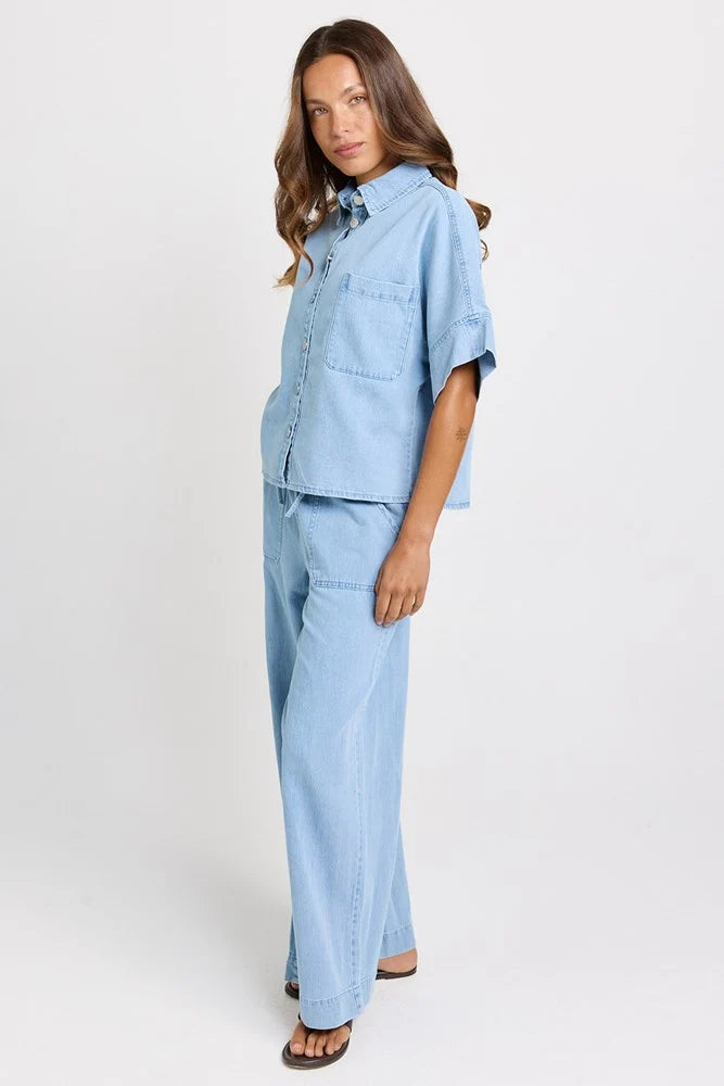 BETTY BASICS Dawn Denim Shirt MEDIUM WASH