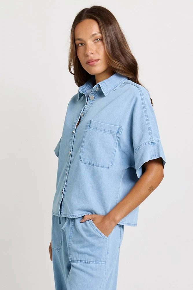 BETTY BASICS Dawn Denim Shirt MEDIUM WASH