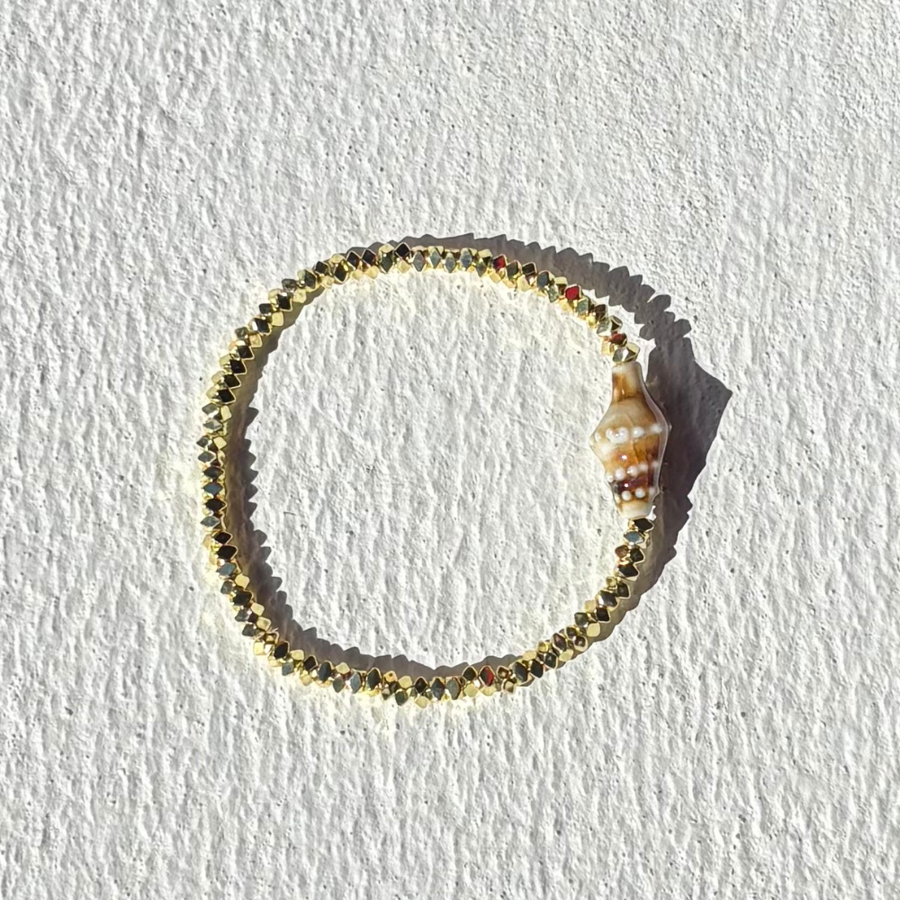 HEI TAI Gold Charm Bracelet CONCH SHELL SAND