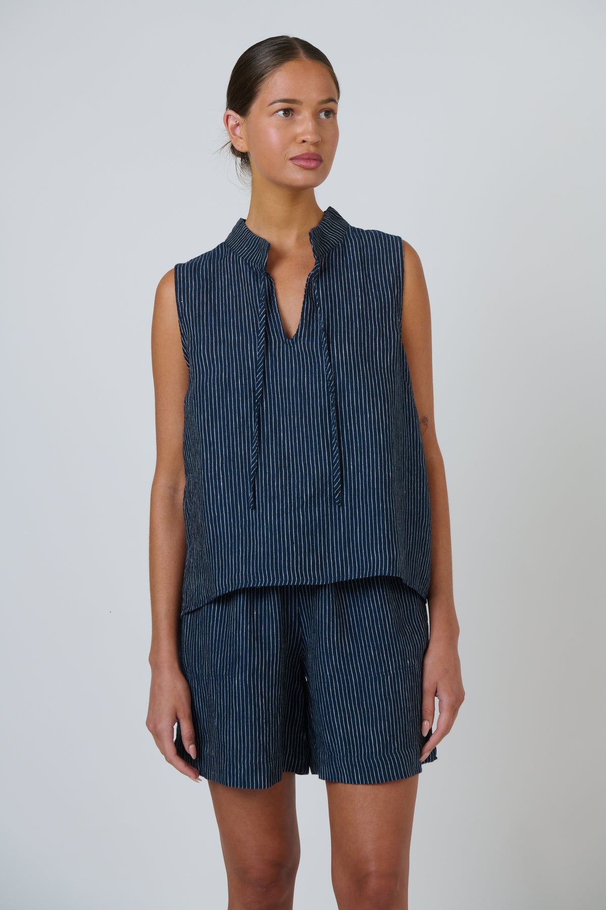 OLIVE ET JULIE Sleeveless Linen Top STREAMLINED