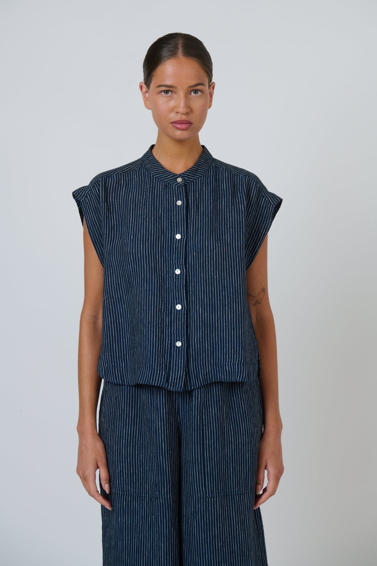 OLIVE ET JULIE Cap Sleeve Linen Top STREAMLINED