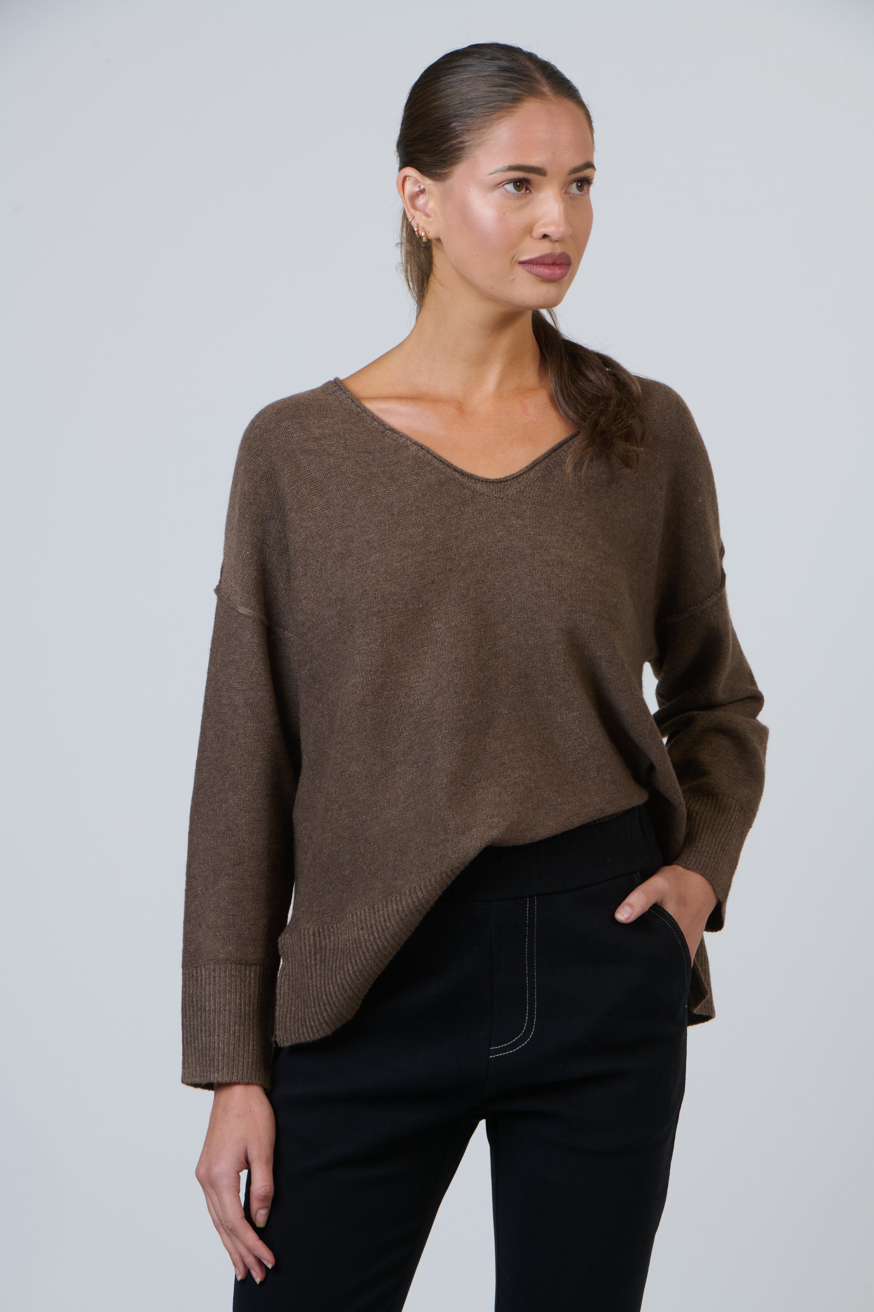 NAMASTAI V Neck Knit CHOCOLATE