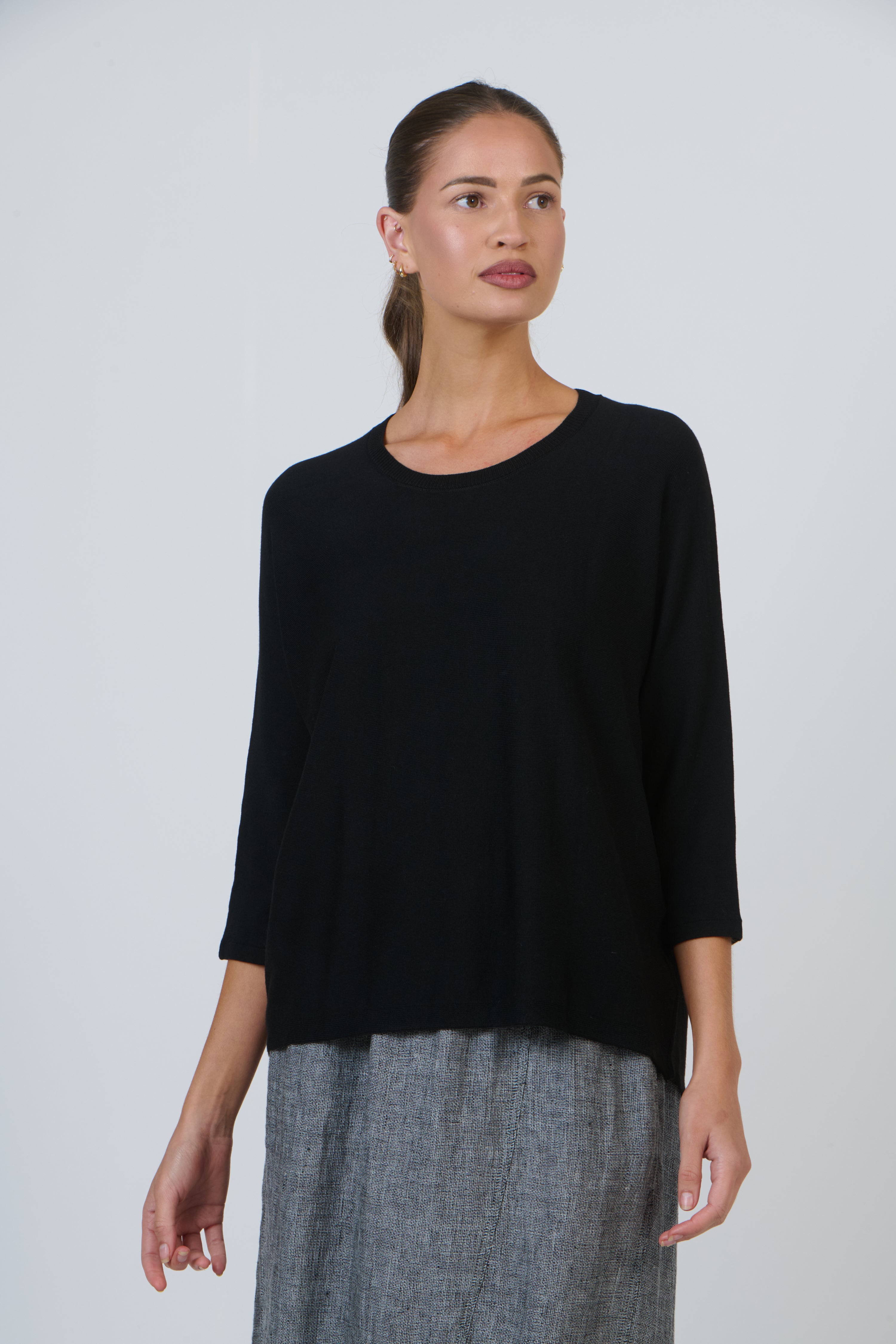 OLIVE ET JULIE 3/4 Sleeve Relaxed Knit BLACK
