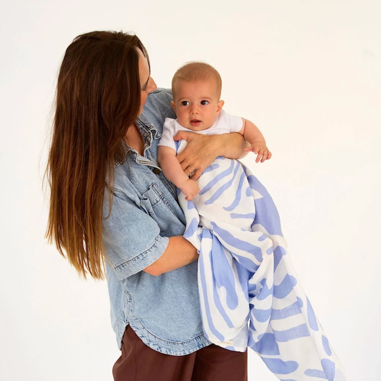 GOLDEN CHILD Holiday Swaddle GOLDEN BLUE