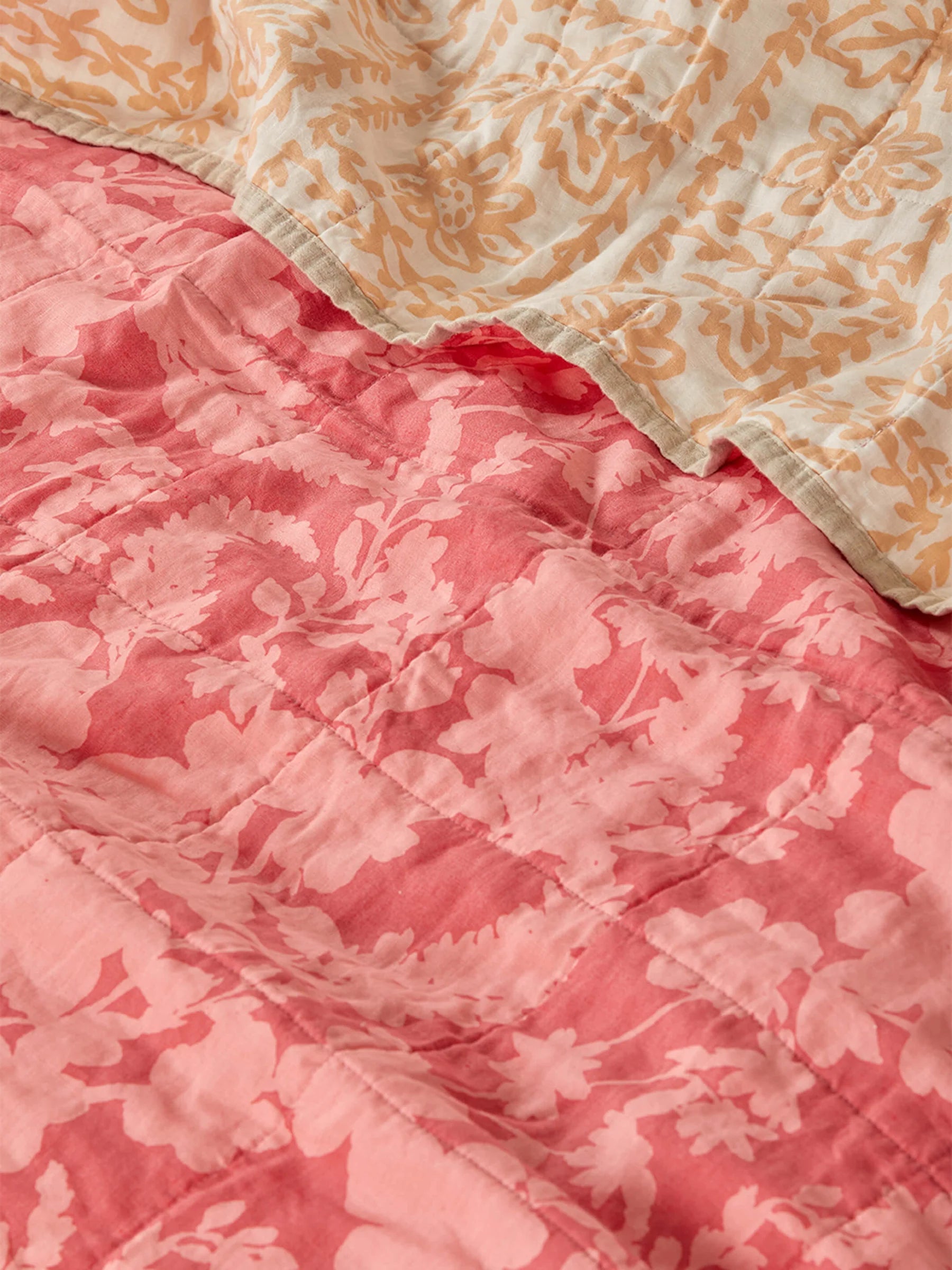 BONNIE AND NEIL Quilted Throw PETAL PINK / DAISY BUFF