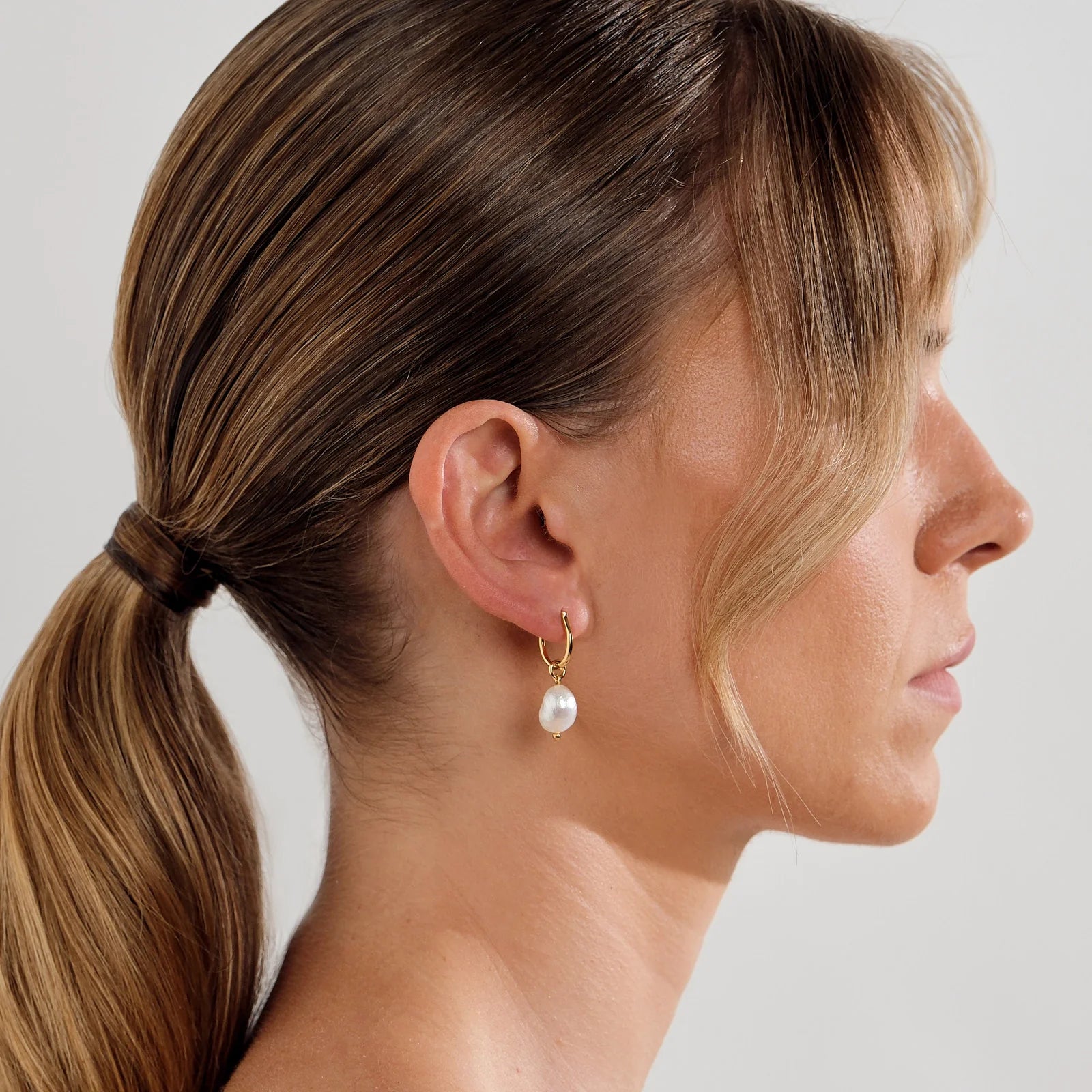 LINDA TAHIJA Baroque Pearl Basic Hoop Earrings GOLD
