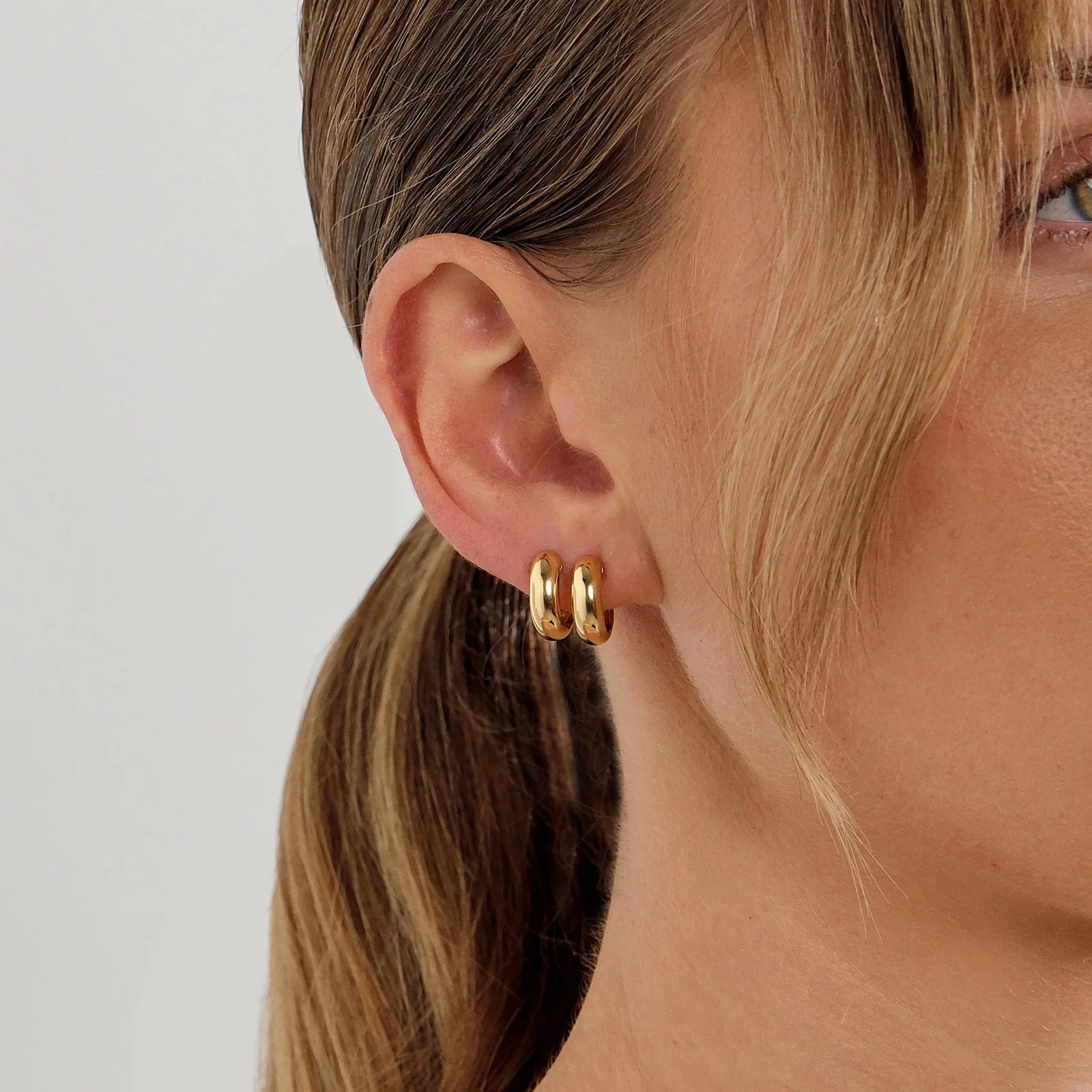 LINDA Solar Huggie Earrings GOLD