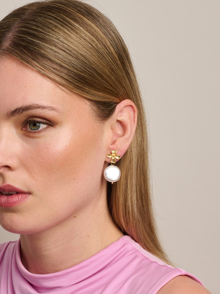 TT24 Matte Gold Flower Earring PEARL