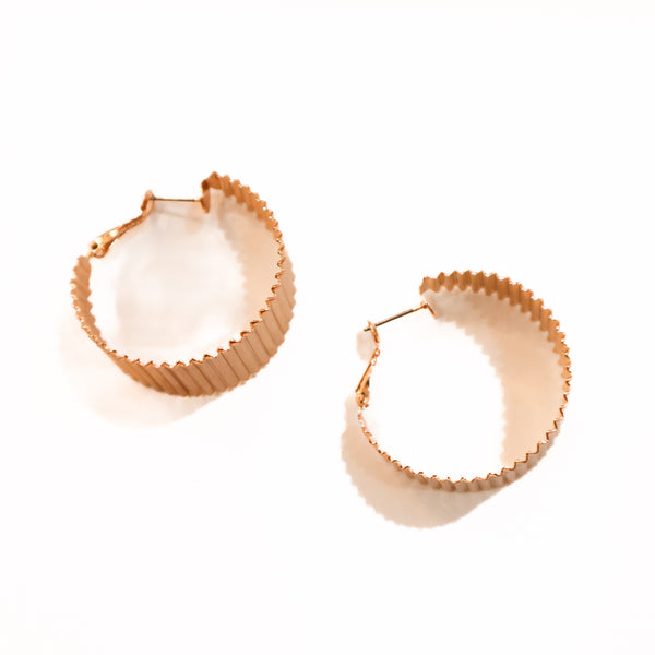 SUN23 Etched Maxi Hoop Earrings GOLD