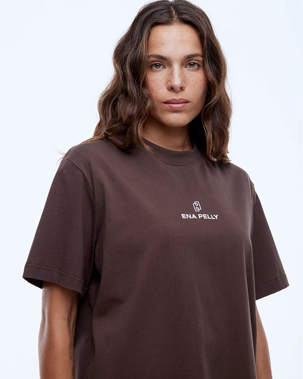 ENA PELLY Lexi Logo Tee MOCHA