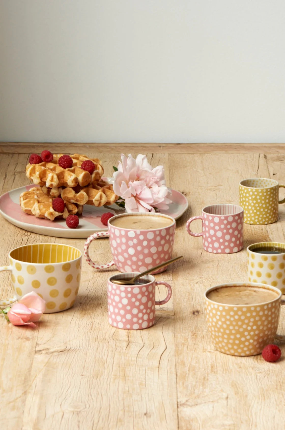 JONES & CO Chino Mug MUSTARD DOT