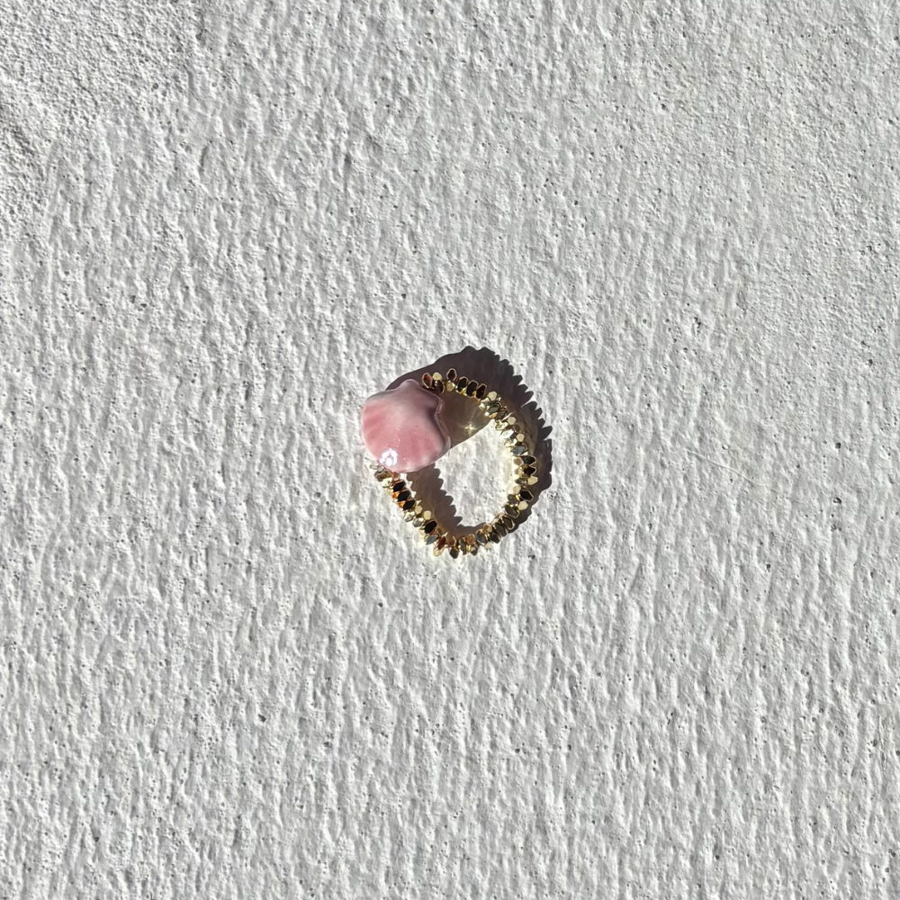 HEI TAI Gold Charm Ring FAN SHELL PINK