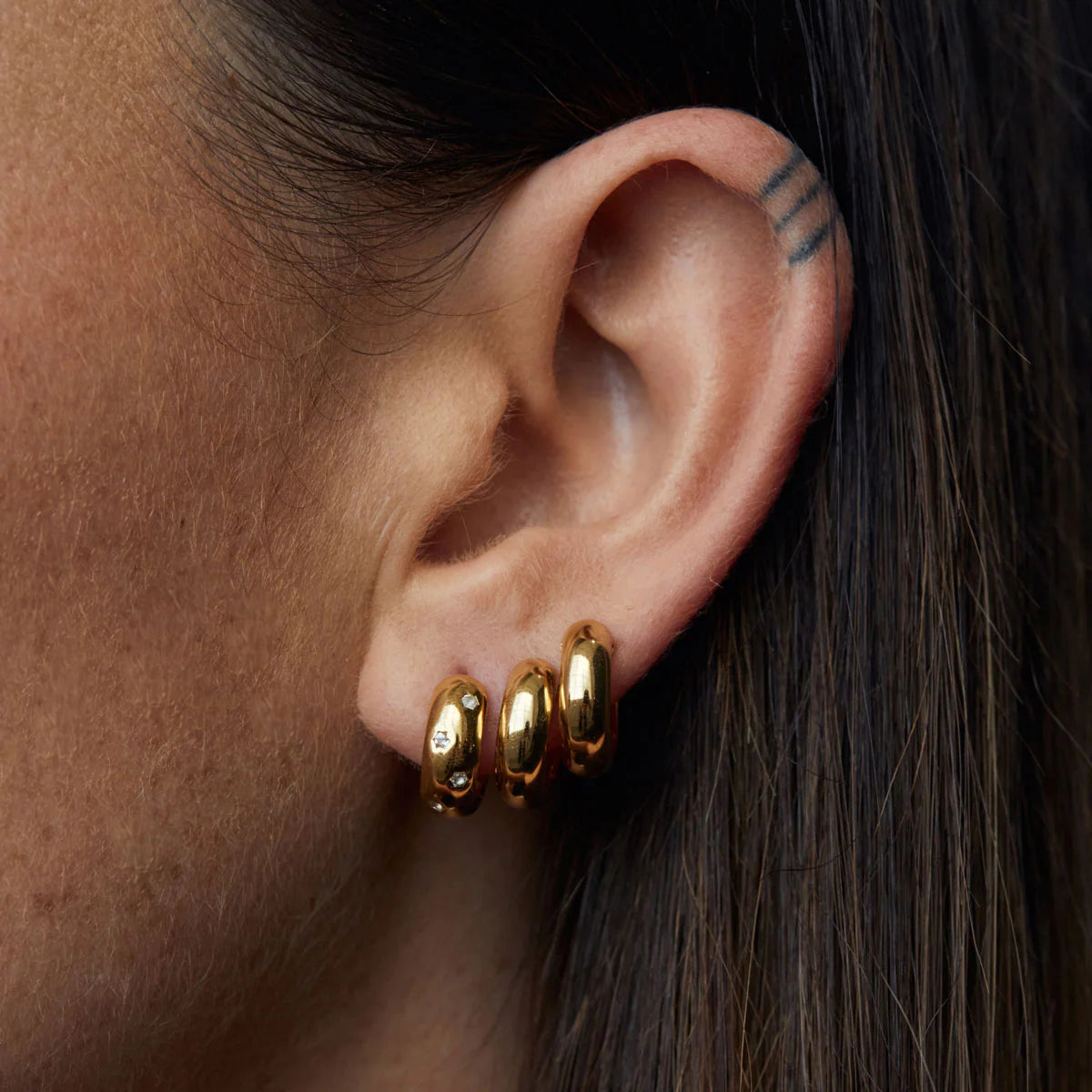 LINDA Solar Huggie Earrings GOLD