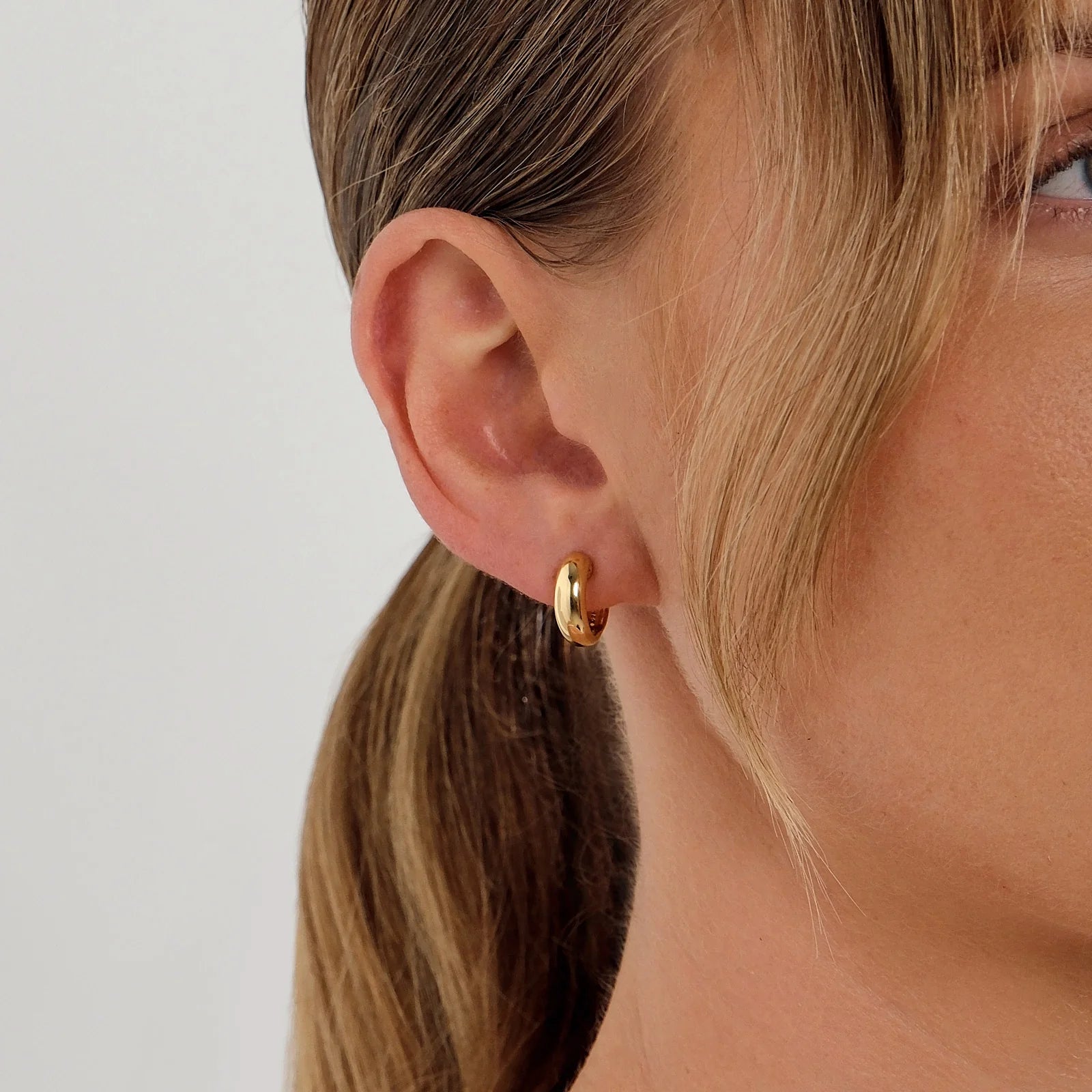 LINDA Solar Huggie Earrings GOLD