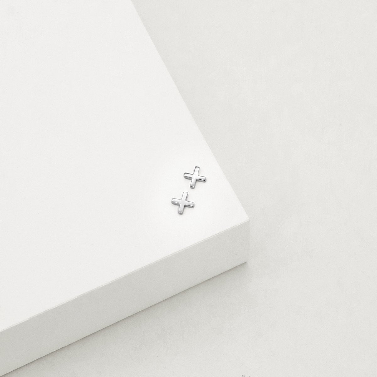 LT - Cross Stud - SILVER