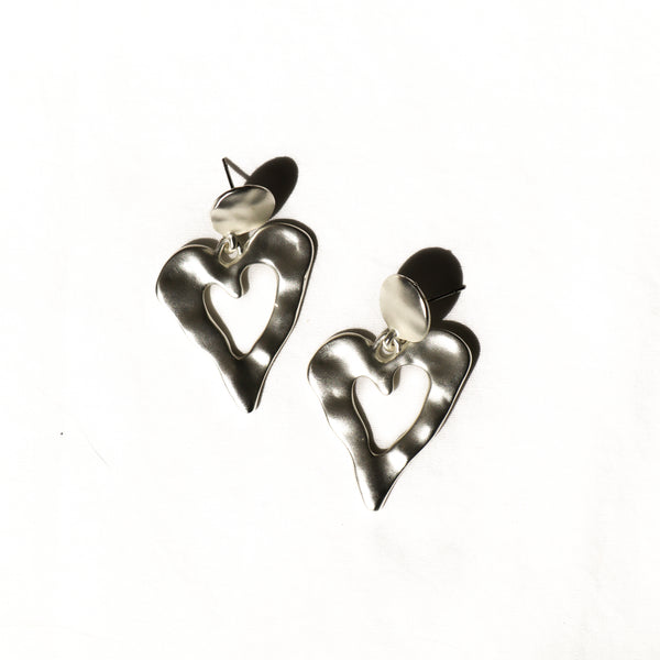 SUN22 Cutout Heart Earrings MATT SILVER